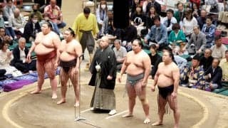 協会あいさつは八角理事長と力士４人のみ　２横綱２大関ら休場で少人数に…夏場所千秋楽