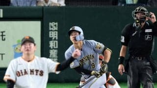 「逆方向であそこまで飛ぶのか…」阪神黄金ルーキーの“えぐすぎる”プロ初アーチに東京ドーム騒然「マジでチームの起爆剤すぎる」「良いの獲ったわ！」