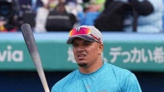 【ヤクルト】オスナが試合後、引退ビシエドの姿見守る「素晴らしい選手」ビシエドも感謝伝える