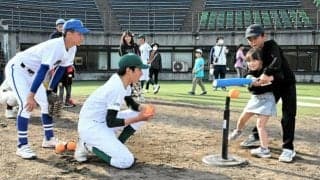「野球の楽しさ感じて」　園児らが体験　山形・新庄の球場でフェスタ