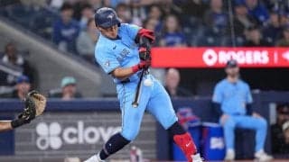 岡本和真、20打席ぶり安打は二塁打「ひとまず１本出てよかった。毎日打ちたいと思ってやってる」