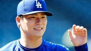 山本由伸、“りくりゅう”と笑顔の3ショット　ド軍が公開した秘蔵ショット…始球式の舞台裏
