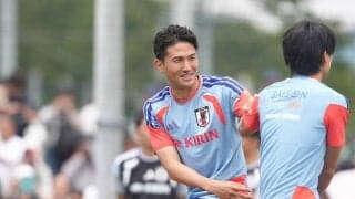 【日本代表】DF渡辺剛「早くくれ」“レジェンド”ファンペルシー監督へユニ贈呈の経緯明かす