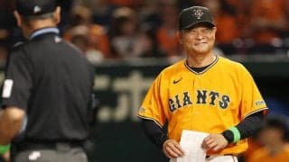 【巨人】橋上秀樹監督代行がメンバー表交換へ　両チームのファンから温かい拍手