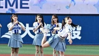 「届いてて凄すぎる」ハマスタ降臨のツインテール美女、豪快足上げで見事なノーバン投球に騒然「恋した」「キュンかわ」「ふつうに上手い」