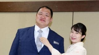 元北勝富士、満員の国技館で断髪式「グッと来た時もありました」松山千春、愛甲猛氏らがはさみ　