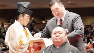 元宝富士の断髪式で国技館沸く！熱海富士、義ノ富士ら関取衆がほっぺにキスの嵐をプレゼント【大相撲】