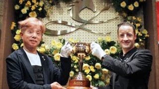 ルメール経営のカフェに１億円相当の金色の優勝カップ登場　岩田康誠と特別トークショーも