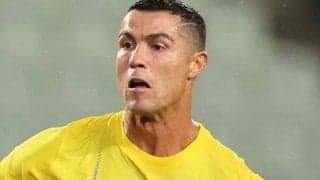 えっ４１歳！？「オーラありすぎ」サッカーとバスケ界のスーパースター２人が湯船につかってグータッチ　驚異の肉体に日本球界のレジェンドも「ユニコーン！」