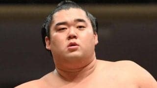 巨人-オリックス戦　中継に映り込んだ人気力士にネット騒然　左翼席に座ってタオル振る「なぜ東京ドームに？」「かわいい」「オリファンなのか」