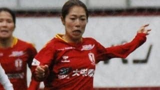 「モデルかと」「きれい＆かっこよい」今季ＭＶＰ美女サッカー選手が激変！ドレスアップ姿に反響　斬新デザイン衣装にシルバーネックレスが豪華