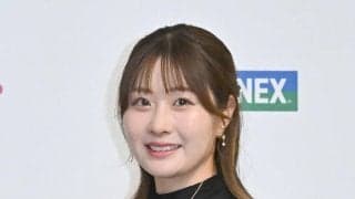 都玲華、光沢のある黒のドレス、胸元のネックレスに漂う上品さ／ヨネックス・レディース前夜祭