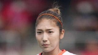 【WEリーグ】「すごく可愛い」「綺麗」32歳女子選手が話題…紙エプロン姿でカメラじーっ