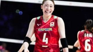 いつもとは違う…バレー女子日本代表主将に海外ファンも反応　髪をおろし笑みを浮かべた姿の“街中ショット”