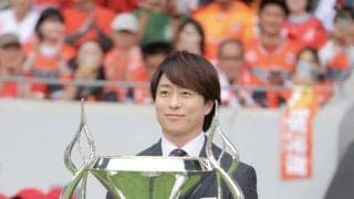 国立が騒然！櫻井翔がラグビー頂上決戦にサプライズ登場「すごい空気感」リーグワンＰＯ決勝で優勝トロフィーを運ぶ
