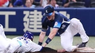 あってはならないプレーが…延長11回、2死満塁でまさかの一塁牽制死　勝負所で見えた西武と中日の「明確な差」