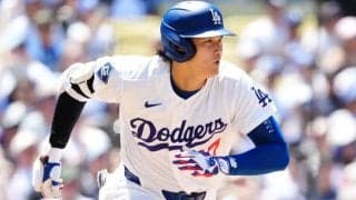 「なんで？」大谷翔平が試合中に“謎行動”　中継で発見…まさかの総ツッコミ