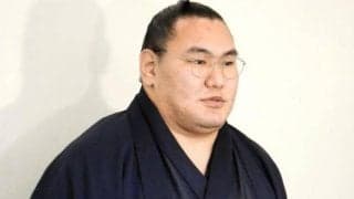 オシャレ力士が勢ぞろい！パリ出発前の色とりどり着物姿に騒然　霧島はド派手な黄緑でヴィトンバッグ　一山本は鮮やか緑でピース「キマってるねぇ」「意外な色」