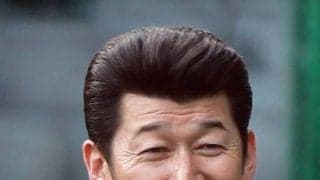三浦大輔氏、愛馬「リーゼントブルース」に再会　美しい芦毛＆つぶらな瞳に笑顔で２ショット　