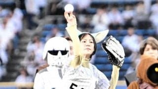 ロッテ　恒松祐里が自身初の始球式　ノーバンならず「８０点ですね。リベンジしに来たいです」と再登板熱望　グローグーの耳カチューシャでマウンドへ