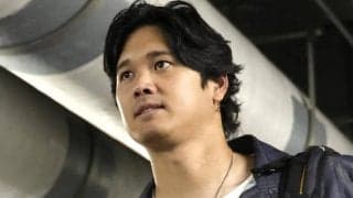 「カッコいぃ～」大谷翔平は黒シャツ＆白パンツのシンプルスタイル　フリーマンの全身白コーデに騒然「いつもボスのよう」ドジャースが球場入りのレア私服姿を公開