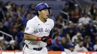 惜しい！岡本和真が右翼フェンス上部に直撃する二塁打　あと１メートルで本塁打の大飛球に本拠地騒然　打率３割超の相性抜群７番でまた快音