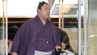 夏場所優勝の若隆景が大相撲パリ公演に出発「いい相撲を見せられたら」羽田空港に力士集団