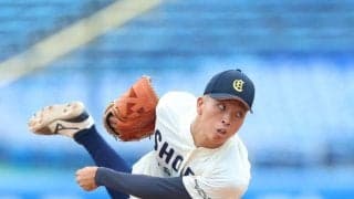 大商大・今秋ドラフト候補の春山が特大１号２ラン　左翼席の中段上部にズドン　バット放り投げ大歓声
