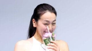 「メルヘンの世界観」浅田真央さん白衣姿に変身「赤ず菌ちゃん」編ショットに「素敵」「幸せ」