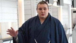 「エルメスだよ　かっこいい」安青錦、パリ公演へ向かう機内へ仏高級ブランドのトートバッグ持参