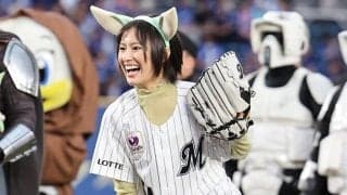 “コスプレ姿”の美人女優に悶絶　黒髪ショート＆大きな耳…可憐な一投が「めっちゃ可愛い」