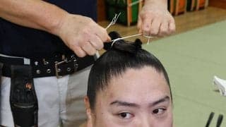 一山本パリ街角でピース　着物姿の市内観光ショットに「パリ山本」と反響広がる