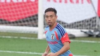 【日本代表】長友佑都が特注ヘッドバンド着用　髪色は変化なし　声出しでも盛り上げ役