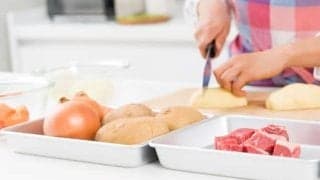 湿度と温度で菌が増える？おうちでできる食中毒予防と対策のポイント