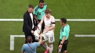チェコのFWシュルツのユニホームが破れるアクシデント　韓国代表DFが引っ張って切れる