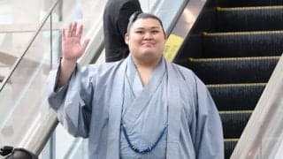 「仲良し横綱コンビ」大の里＆豊昇龍がパリに現る→観光客のカメラ集中　バゲットがぶり笑顔に「また見れた♥」「バゲットが小さく見える」