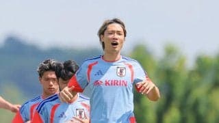 新主将を託された板倉滉　遠藤から直接託された思いに「責任と覚悟を持って」練習前のミーティングで選手たちの前で涙の決意