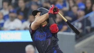 岡本和真　飛距離１２９メートルの特大１４号！ゲレーロがベンチで頭を抱える一撃　本拠地騒然　正捕手カーク復帰の祝砲　６月２本目
