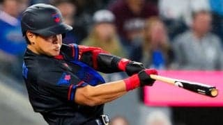 岡本和真、9試合ぶり14号　3階席飛び込む特大弾、ゲレーロJr頭抱える…年間32HRペース、本拠地騒然