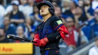 超特大弾に同僚ゲレーロJr.も「3階席だぞ」と呆然　巨人からの移籍1年目で発揮される岡本和真の“真価”に米識者も愕然「球団は補強戦略に満足している」