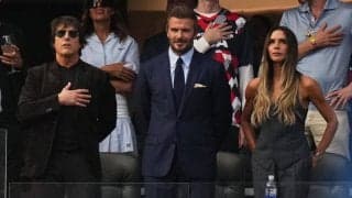 トム・クルーズ＆ベッカム並ぶアメリカ国歌斉唱にSNS沸騰「絵になる」「特別感パナい」
