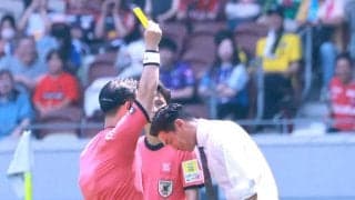 【Ｊオールスター】槙野智章劇場開幕！ＥＡＳＴ-Ｂ監督がお祭り男の本領発揮　イエローカード１号で国立爆笑の渦