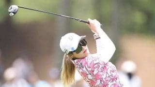 【女子ゴルフ】桑木志帆と永井花奈が首位に並んで後半へ　鶴岡果恋、荒木優奈が４差３位追走
