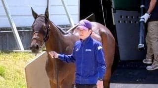 【宝塚記念】昨年は１１着惨敗…レガレイラが阪神競馬場に到着　陣営「慣れているので、変わらずゆったりと輸送できました」