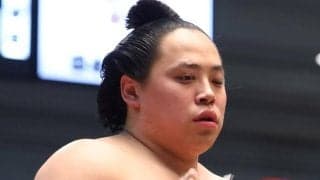 エッフェル塔をバックに美しすぎる四股、人気力士に「スゴい所で踏みましたね」「着物が可愛い」大相撲パリ公演