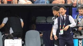 オランダ戦で話題のデカ数字ボード　長友佑都の発案だった「ピッチ内の選手から時計が見えないと」