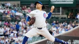 今永昇太、ファンが16万円獲得するのをアシストし笑顔を見せる