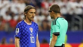 【Ｗ杯】クロアチア、２度追いつくもイングランドに打ち負け…５大会出場モドリッチまさかＰＫ献上　有名美女サポーター声援も実らず