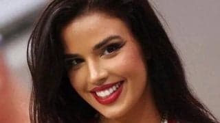 「W杯で最もセクシーなファン」際どい衣装でクロアチアを応援