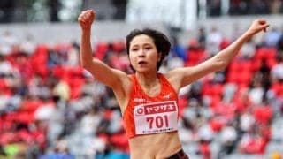 「夫婦共に高めあう２人が素敵」　三笘薫の妻・剱持クリアが６年ぶり日本選手権報告　ダブル花束に「涙飛び出た」　ＳＮＳ「めちゃくちゃカッコ良かった」